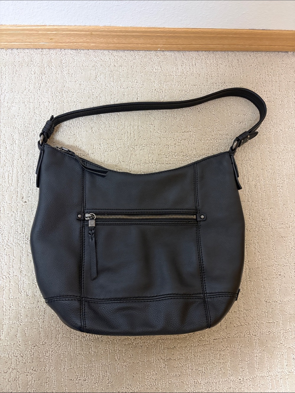 The Sak Classic Black Leather Shoulder Bag - Elegant Everyday Carry